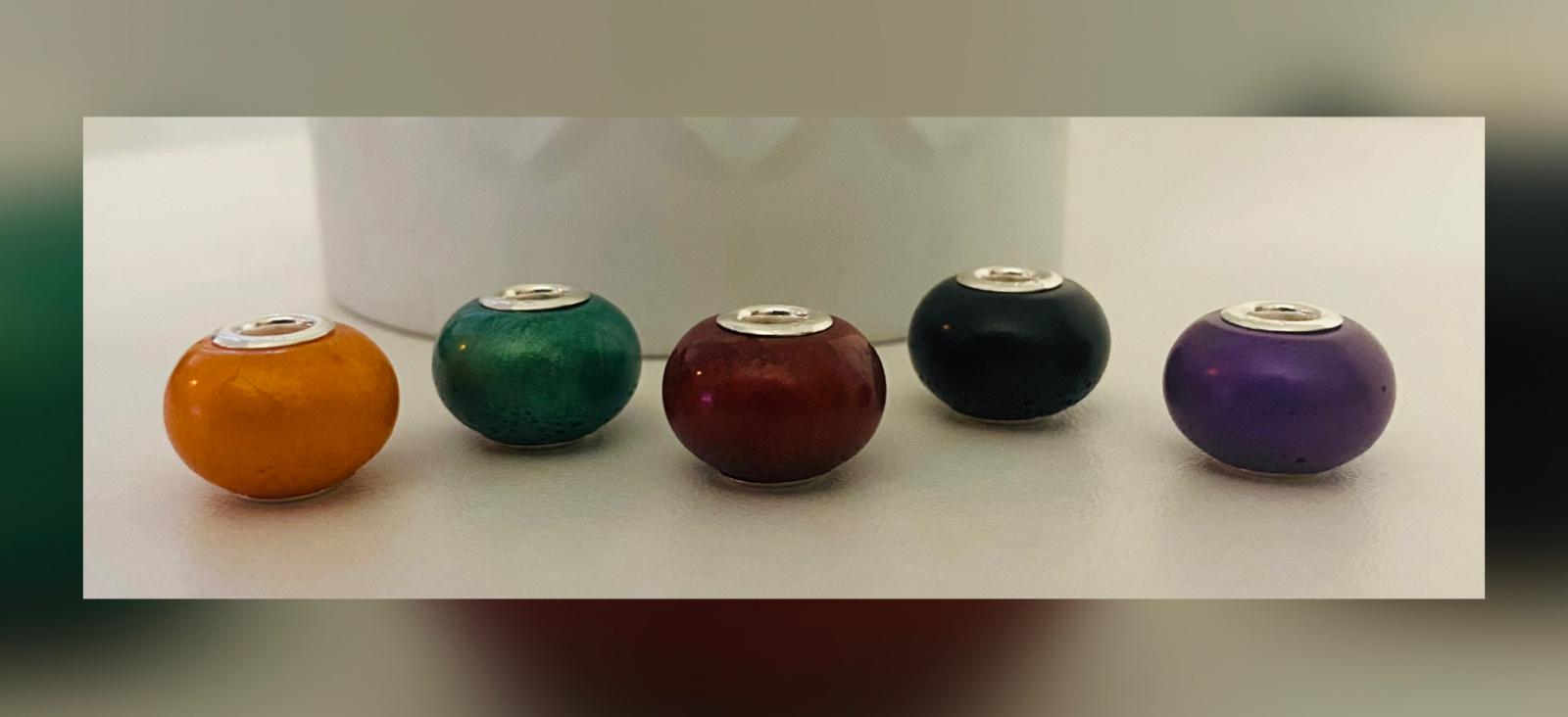 Perle mit Lederarmband
